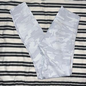 Lululemon wonder under high rise size 4